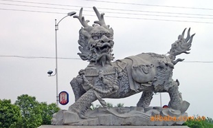 长期动物雕塑,狮子雕塑,奔牛雕塑,青石麒麟,石雕牌坊栏板.