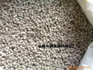 专门参合在木塑里的PVC塑料再生颗粒