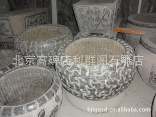 各种仿古花盆。石雕鱼缸。仿古雕刻。