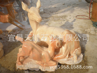 石雕鹿 晚霞红石精美雕刻制作鹿 子母鹿 园林景观雕塑鹿