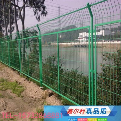 大量批发 厂家直销框架护栏网 公路铁路护栏网 铁丝防护网栅栏